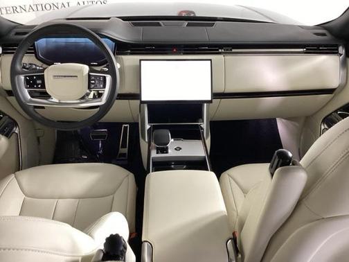 2025 Land Rover Range Rover P400 SE