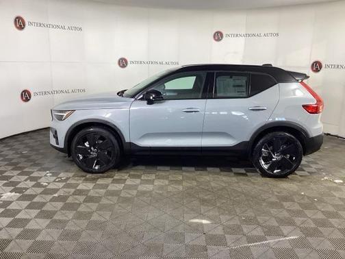 2026 Volvo XC40 Black Edition Ultra, B5 AWD Gas (mild hybrid)