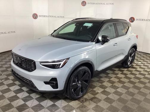 2026 Volvo XC40 Black Edition Ultra, B5 AWD Gas (mild hybrid)
