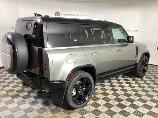 2024 Land Rover Defender 110 P400 X-Dynamic SE