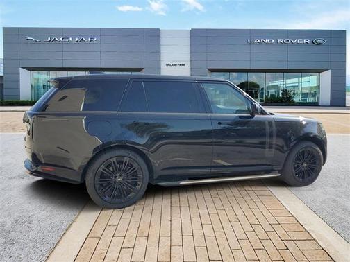 2025 Land Rover Range Rover P530 SE 7 Seat