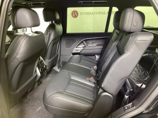 2025 Land Rover Range Rover P530 SE 7 Seat