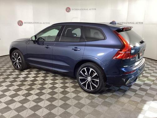 2025 Volvo XC60 B5 Plus