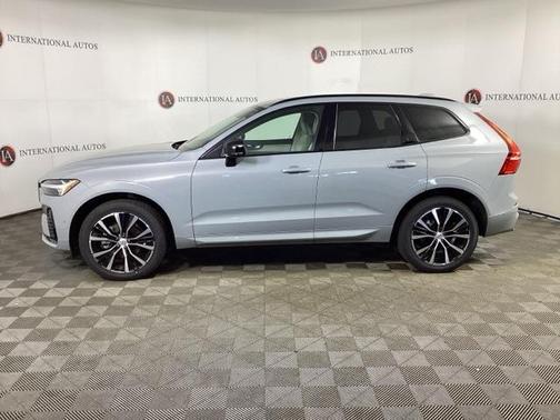 2025 Volvo XC60 Plus