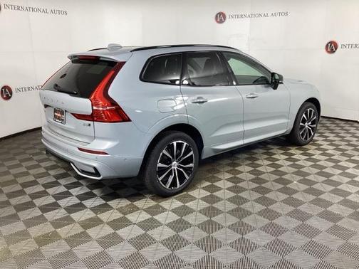 2025 Volvo XC60 Plus