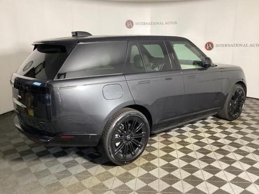 2025 Land Rover Range Rover P530 SE