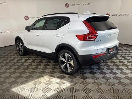 2026 Volvo XC40 Plus, B5 AWD Gas (mild hybrid), Dark