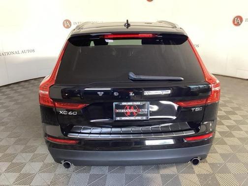 2021 Volvo XC60 T5 Momentum