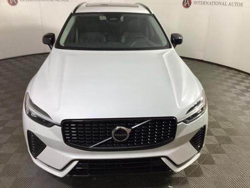 2025 Volvo XC60 B5 Core