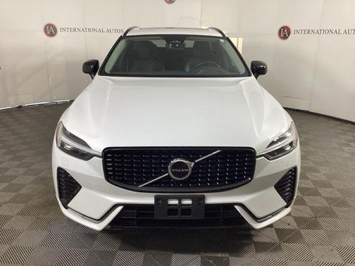 2025 Volvo XC60 B5 Core