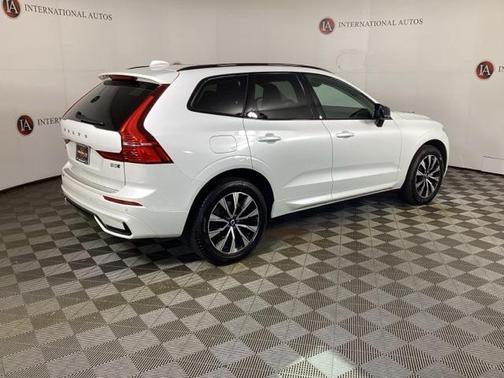 2025 Volvo XC60 B5 Core