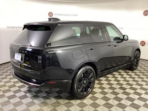 2025 Land Rover Range Rover P530 SE