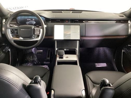 2025 Land Rover Range Rover P550e SE