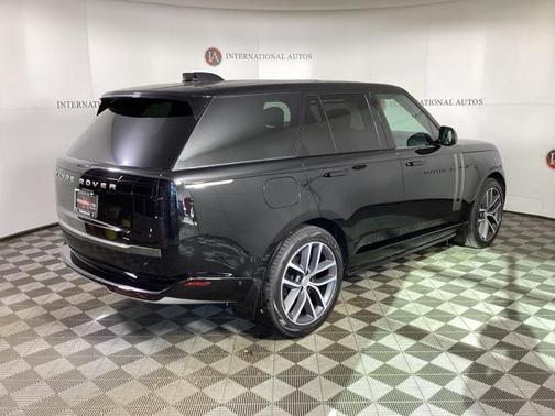 2025 Land Rover Range Rover P550e SE