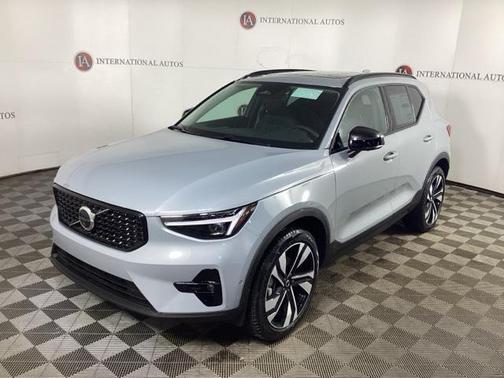 2026 Volvo XC40 Ultra, B5 AWD Gas (mild hybrid), Dark