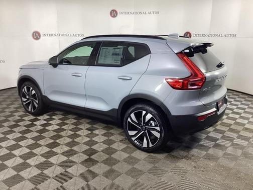 2026 Volvo XC40 Ultra, B5 AWD Gas (mild hybrid), Dark