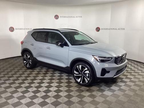 2026 Volvo XC40 Ultra, B5 AWD Gas (mild hybrid), Dark