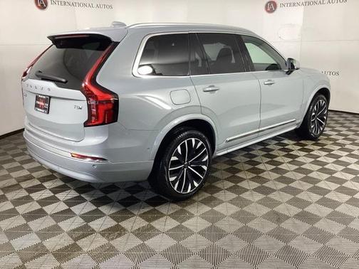2026 Volvo XC40 Plus, B5 AWD Gas (mild hybrid), Dark