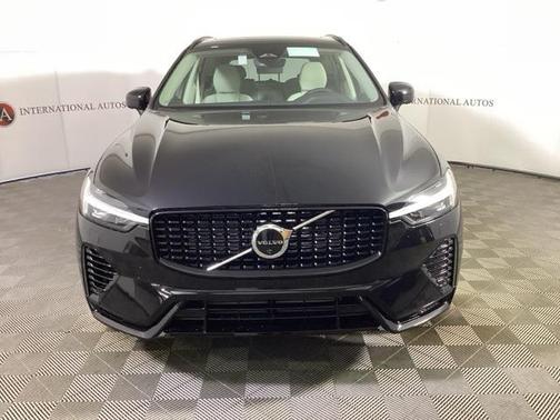 2025 Volvo XC60 Plug-In Hybrid T8 Plus
