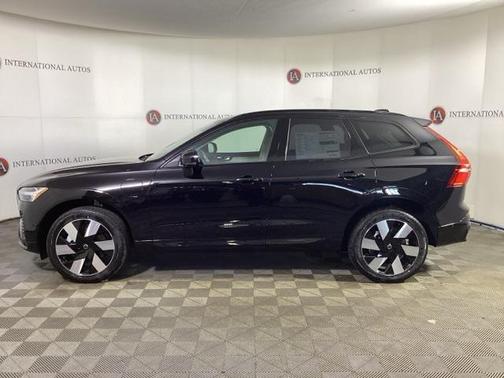 2025 Volvo XC60 Plug-In Hybrid T8 Plus