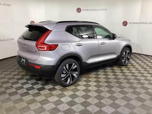 2026 Volvo XC40 B5 Ultra