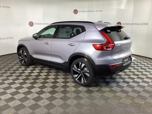 2026 Volvo XC40 B5 Ultra