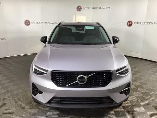 2026 Volvo XC40 B5 Ultra