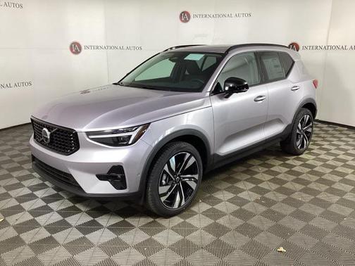 2026 Volvo XC40 B5 Ultra