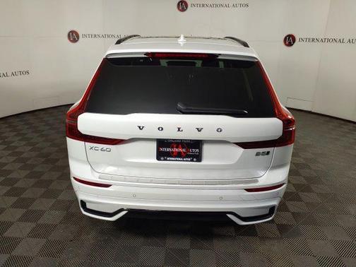Crystal White Metallic 2026 Volvo XC60 B5 Plus