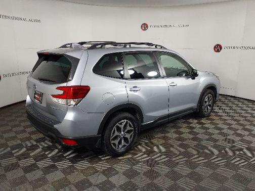 Ice Silver Metallic 2023 Subaru Forester Premium