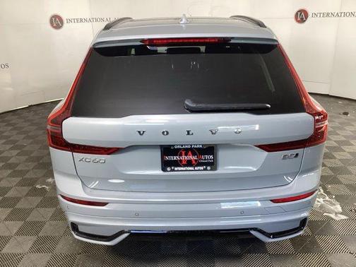 2026 Volvo XC60 B5 Plus