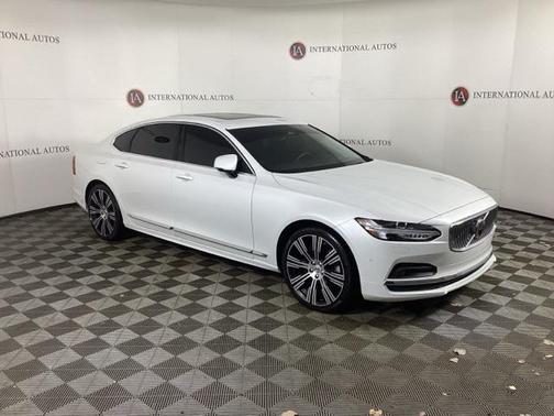 2023 Volvo S90 B6 Plus