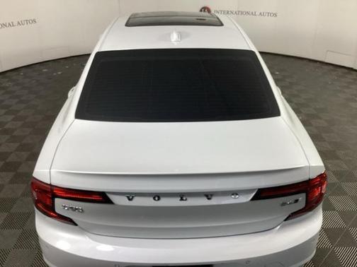 2023 Volvo S90 B6 Plus