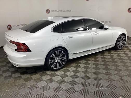 2023 Volvo S90 B6 Plus