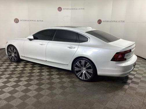 2023 Volvo S90 B6 Plus