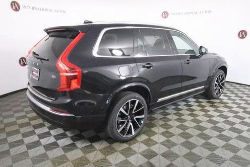 2024 Volvo XC90 B6 Plus Bright Theme 7-Seater