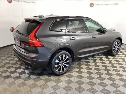 2025 Volvo XC60 Core Dark Theme