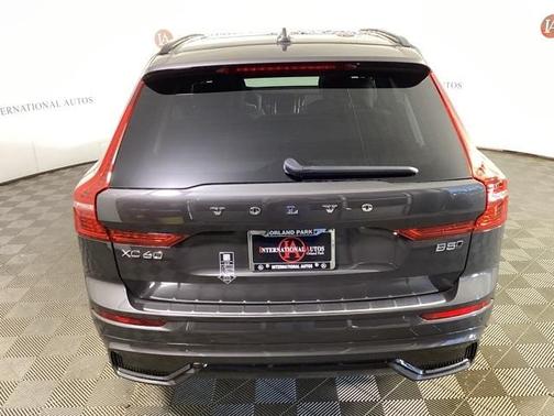 2025 Volvo XC60 Core Dark Theme