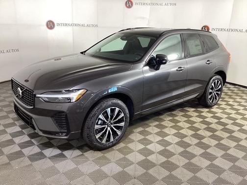 2025 Volvo XC60 Core Dark Theme