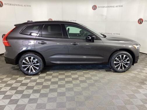 2025 Volvo XC60 Core Dark Theme