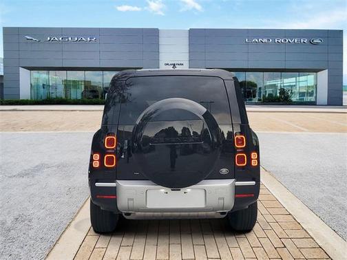 2023 Land Rover Defender 130 SE