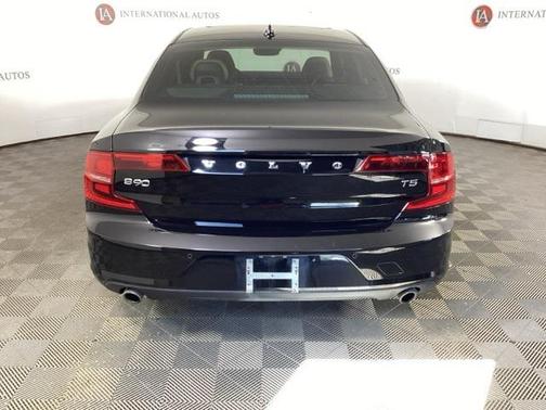 2018 Volvo S90 T5 Momentum