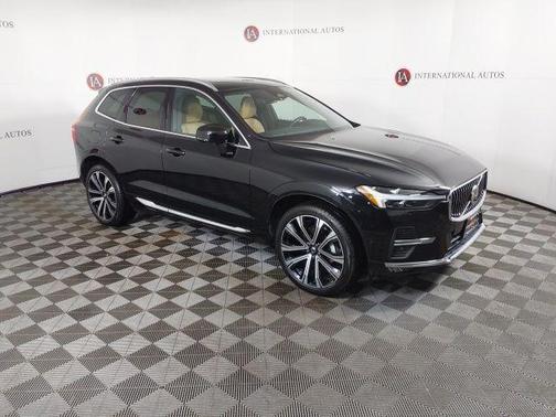 Onyx Black Metallic 2023 Volvo XC60 B5 Ultimate Bright Theme
