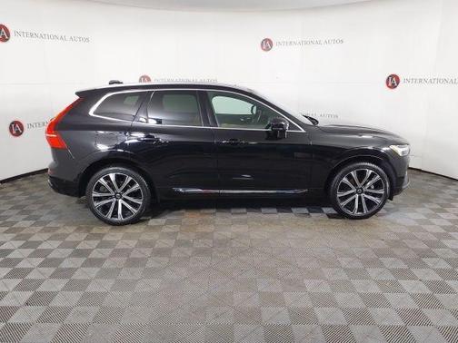 Onyx Black Metallic 2023 Volvo XC60 B5 Ultimate Bright Theme