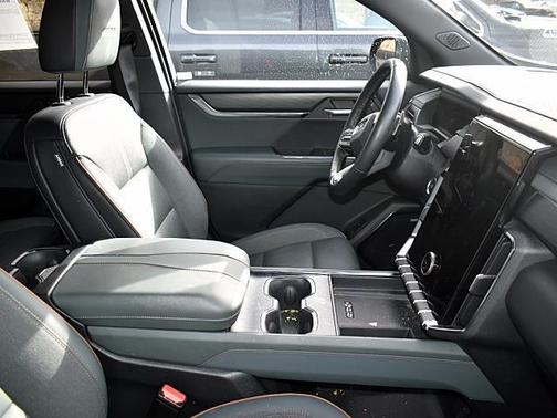 2025 GMC Acadia AWD AT4