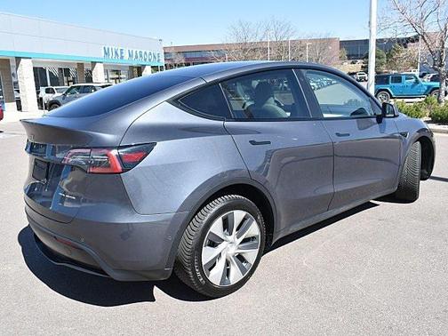 2022 Tesla Model Y Long Range Dual Motor All-Wheel Drive