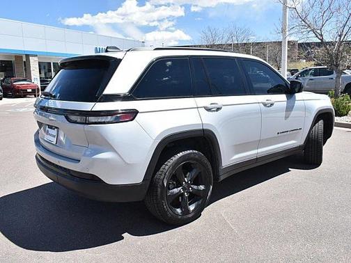 2022 Jeep Grand Cherokee Altitude