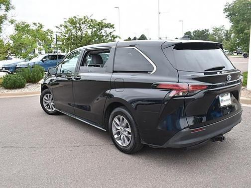2022 Toyota Sienna LE