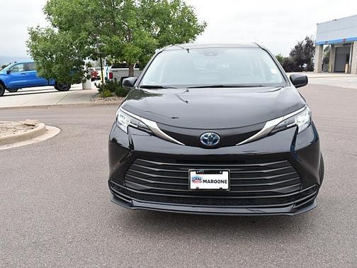 2022 Toyota Sienna LE