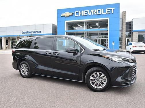 2022 Toyota Sienna LE